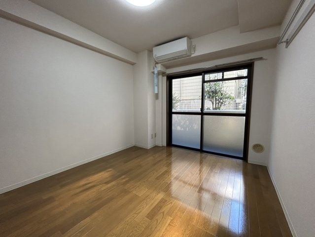 ラルミエール　ヴィスポワールの居間・リビング|★明るいフローリングのお部屋です★