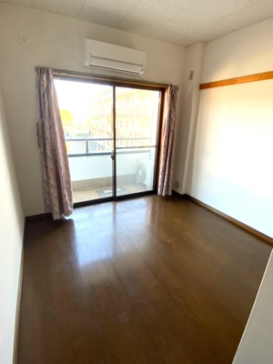 【洋室】 | M5マンション | 現在原状回復工事中のため、同形の別部屋の写真です。