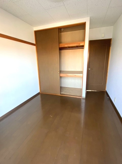 【寝室】 | M5マンション | 現在原状回復工事中のため、同形の別部屋の写真です。