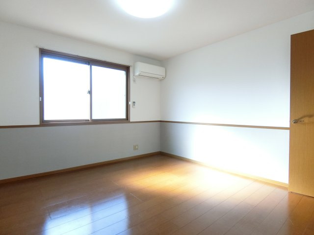 グランシャリオ堀川C棟の洋室