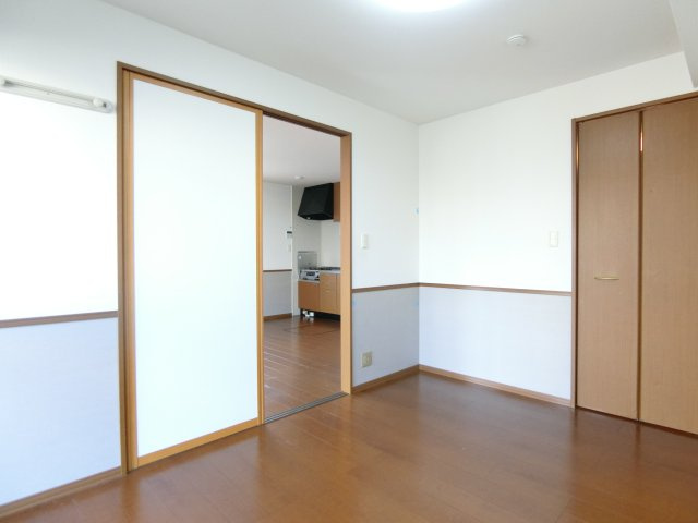 グランシャリオ堀川C棟の洋室
