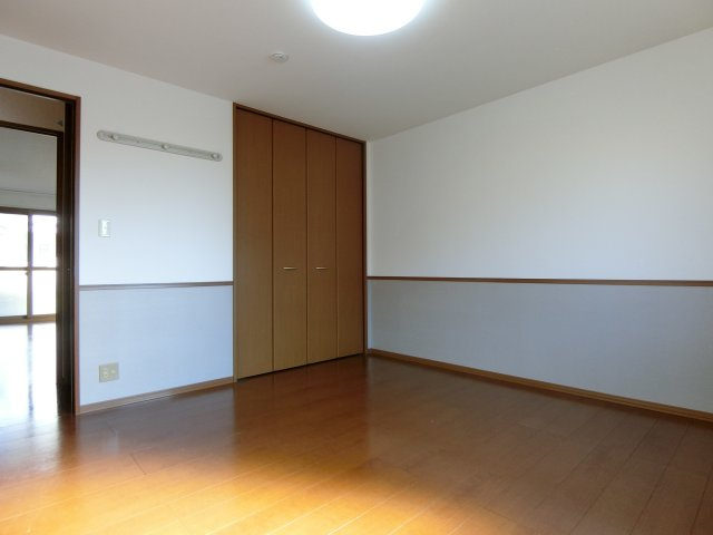 グランシャリオ堀川C棟の洋室