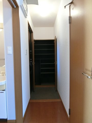グランシャリオ堀川C棟の収納