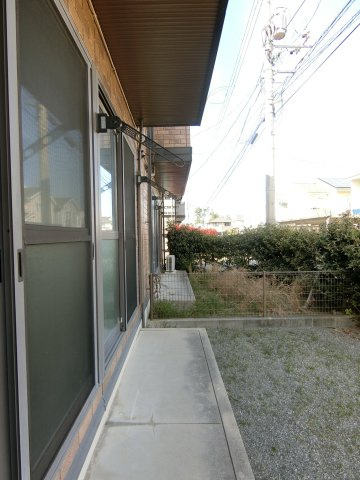 グランシャリオ堀川C棟の庭