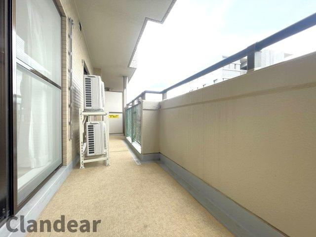 綾瀬プルミエのバルコニー|ドキドキの新生活も、安心してスタート。ぴったりの住まいを見つけませんか？クランディアが一緒に住まい選びをサポートします‼　まずは、お気軽にお問合せください　＃クランディア