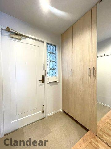 綾瀬プルミエの玄関|ドキドキの新生活も、安心してスタート。ぴったりの住まいを見つけませんか？クランディアが一緒に住まい選びをサポートします‼　まずは、お気軽にお問合せください　＃クランディア