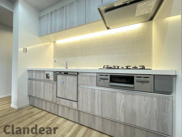 綾瀬プルミエのキッチン|ドキドキの新生活も、安心してスタート。ぴったりの住まいを見つけませんか？クランディアが一緒に住まい選びをサポートします‼　まずは、お気軽にお問合せください　＃クランディア
