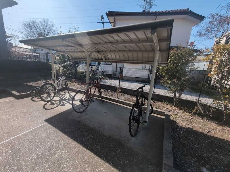 レオパレスエクレールの駐車場