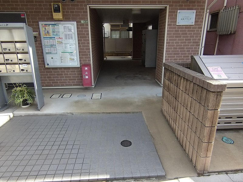 レオネクスト赤堤グランデの駐車場