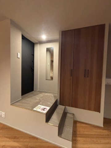 グランデュオ大森山王２の玄関