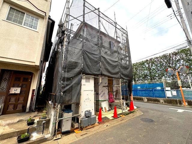 《仲介手数料半額》鶴ヶ島市鶴ヶ丘4期 全1棟の前面道路含む現地写真