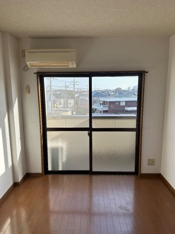 松戸市三矢小台４丁目の賃貸マンションの居間・リビング