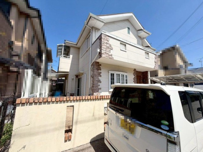 【外観】 | 羽衣２丁目　中古一戸建 | 全居室収納有りますので、収納場所に困らず綺麗な室内をたもてますね♪大きなウォークインクローゼットもございます！