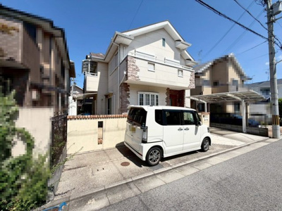 【外観】 | 羽衣２丁目　中古一戸建 | １台分カーポートございます！雨の日も愛車が濡れにくく嬉しいですね！