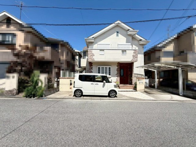 【外観】 | 羽衣２丁目　中古一戸建 | 南東向きの日当り良好のお住まい！陽光たっぷり降りそそぐ明るいお住まいです。どのお部屋も、採光良好な風通しの良い快適な空間となっております！