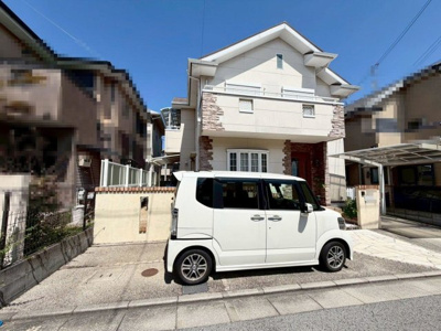 【外観】 | 羽衣２丁目　中古一戸建 | 【閑静な住宅地でのびのび子育て】閑静な住宅地で子育て家族にピッタリ。毎日のお散歩も快適な緑に恵まれたエリアです。