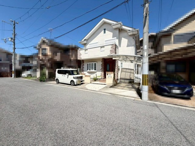 【外観】 | 羽衣２丁目　中古一戸建 | 南海本線「羽衣」駅まで徒歩約５分・ＪＲ阪和線「東羽衣」駅まで徒歩８分・！毎日の通勤・通学に便利ですね♪