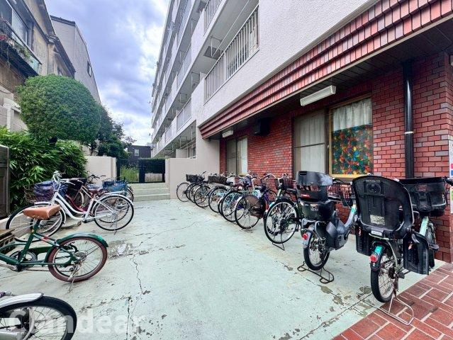 カエサル西尾久の駐輪場|ドキドキの新生活も、安心してスタート。ぴったりの住まいを見つけませんか？クランディアが一緒に住まい選びをサポートします‼　まずは、お気軽にお問合せください　＃クランディア
