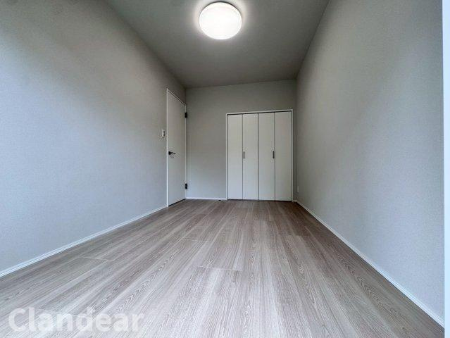カエサル西尾久の洋室|ドキドキの新生活も、安心してスタート。ぴったりの住まいを見つけませんか？クランディアが一緒に住まい選びをサポートします‼　まずは、お気軽にお問合せください　＃クランディア
