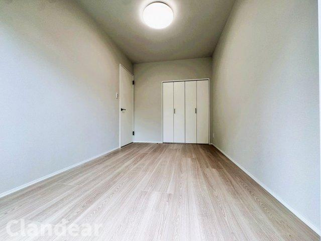 カエサル西尾久の洋室|ドキドキの新生活も、安心してスタート。ぴったりの住まいを見つけませんか？クランディアが一緒に住まい選びをサポートします‼　まずは、お気軽にお問合せください　＃クランディア