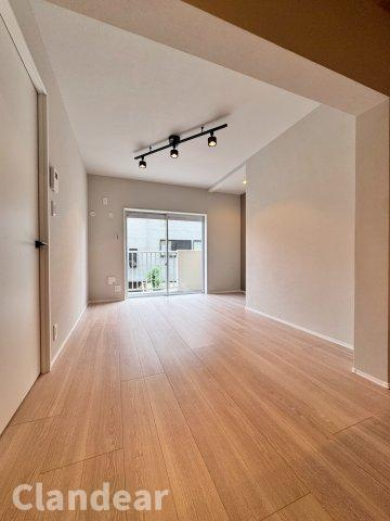 カエサル西尾久の居間・リビング|ドキドキの新生活も、安心してスタート。ぴったりの住まいを見つけませんか？クランディアが一緒に住まい選びをサポートします‼　まずは、お気軽にお問合せください　＃クランディア