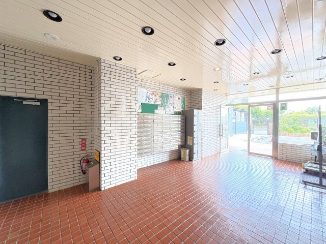 ダイアパレス金町第一のエントランス|ドキドキの新生活も、安心してスタート。ぴったりの住まいを見つけませんか？クランディアが一緒に住まい選びをサポートします‼　まずは、お気軽にお問合せください　＃クランディア