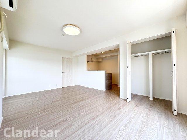 ダイアパレス金町第一の居間・リビング|ドキドキの新生活も、安心してスタート。ぴったりの住まいを見つけませんか？クランディアが一緒に住まい選びをサポートします‼　まずは、お気軽にお問合せください　＃クランディア