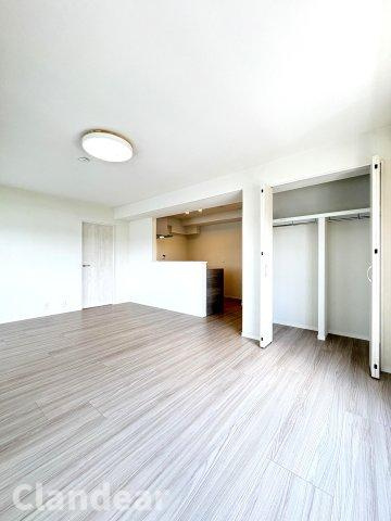 ダイアパレス金町第一の居間・リビング|ドキドキの新生活も、安心してスタート。ぴったりの住まいを見つけませんか？クランディアが一緒に住まい選びをサポートします‼　まずは、お気軽にお問合せください　＃クランディア