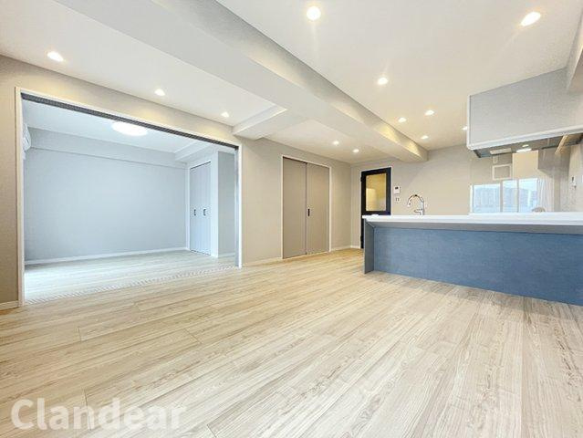 関屋ステーションハイツの居間・リビング|ドキドキの新生活も、安心してスタート。ぴったりの住まいを見つけませんか？クランディアが一緒に住まい選びをサポートします‼　まずは、お気軽にお問合せください　＃クランディア
