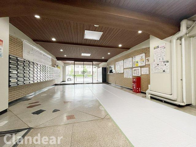 関屋ステーションハイツのロビー|ドキドキの新生活も、安心してスタート。ぴったりの住まいを見つけませんか？クランディアが一緒に住まい選びをサポートします‼　まずは、お気軽にお問合せください　＃クランディア