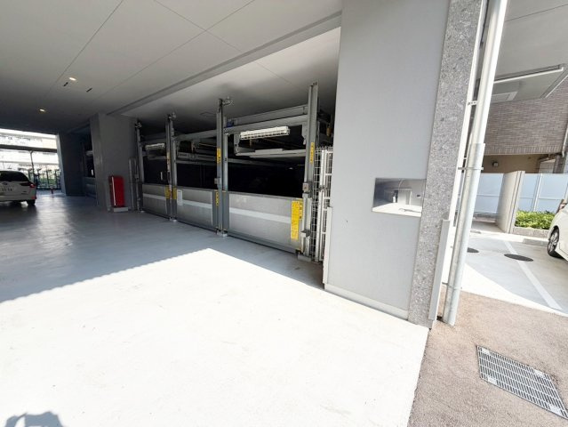 TOPAZ江坂の駐車場