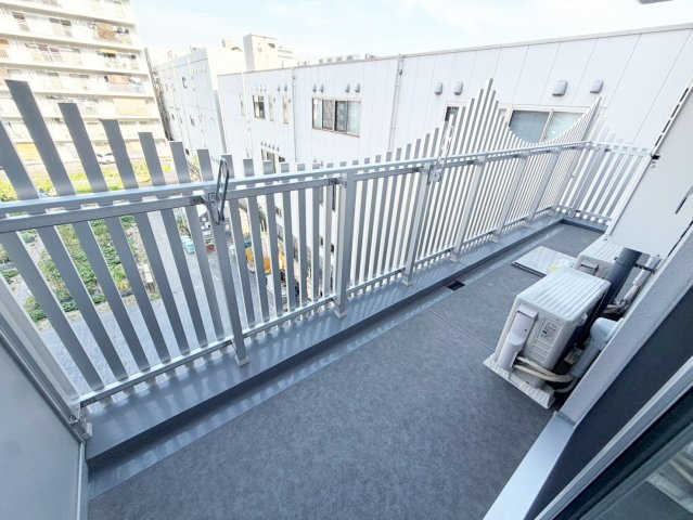 TOPAZ江坂のバルコニー