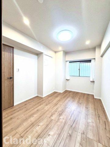リーベ・パトリー椿の洋室|ドキドキの新生活も、安心してスタート。ぴったりの住まいを見つけませんか？クランディアが一緒に住まい選びをサポートします‼　まずは、お気軽にお問合せください　＃クランディア