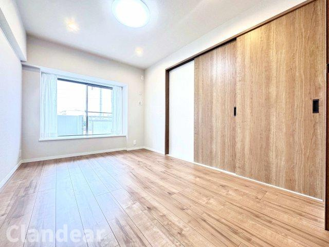 リーベ・パトリー椿の洋室|ドキドキの新生活も、安心してスタート。ぴったりの住まいを見つけませんか？クランディアが一緒に住まい選びをサポートします‼　まずは、お気軽にお問合せください　＃クランディア