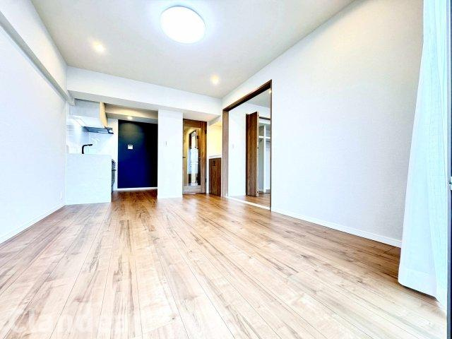 リーベ・パトリー椿の居間・リビング|ドキドキの新生活も、安心してスタート。ぴったりの住まいを見つけませんか？クランディアが一緒に住まい選びをサポートします‼　まずは、お気軽にお問合せください　＃クランディア