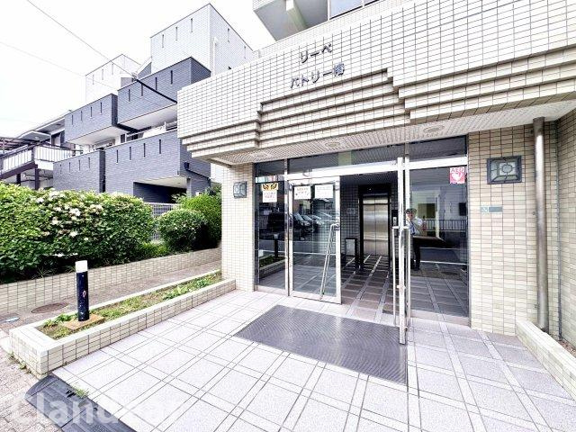 リーベ・パトリー椿のエントランス|ドキドキの新生活も、安心してスタート。ぴったりの住まいを見つけませんか？クランディアが一緒に住まい選びをサポートします‼　まずは、お気軽にお問合せください　＃クランディア