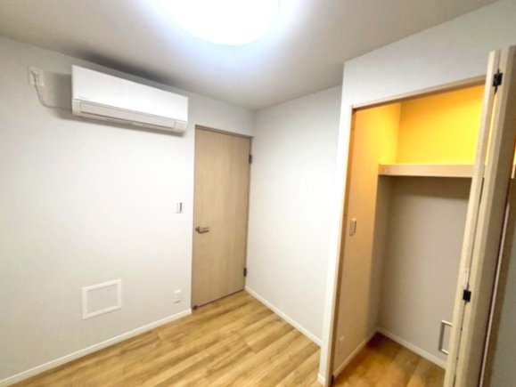 綾瀬プルミエの玄関|寝室や子ども部屋、在宅ワーク用など幅広く使いやすい空間。