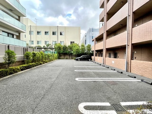 レジディア多摩川の駐車場