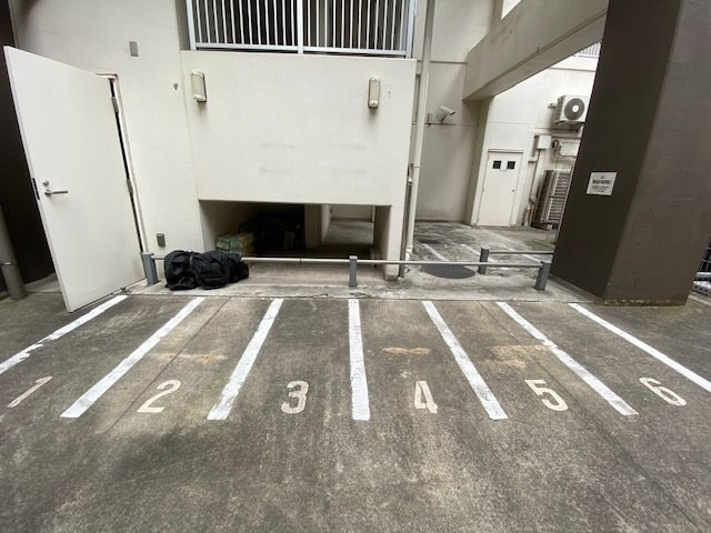レジディア大森東の駐車場