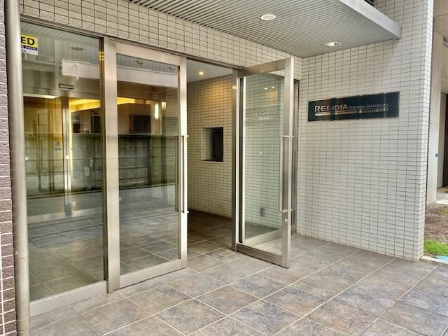 レジディア大森東のエントランス