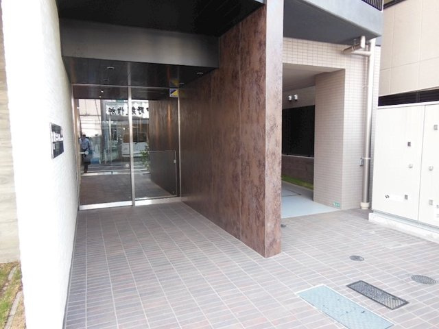 レジディア西小山のエントランス