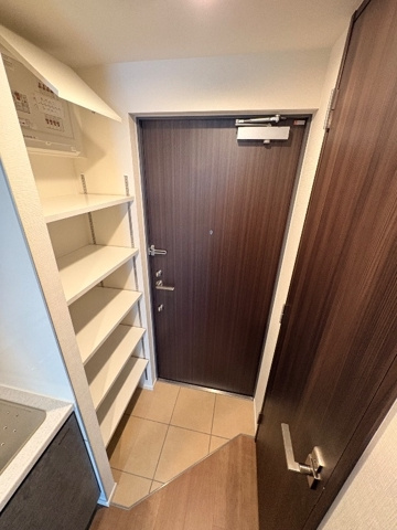 LEGALAND目黒本町ANNEXの玄関