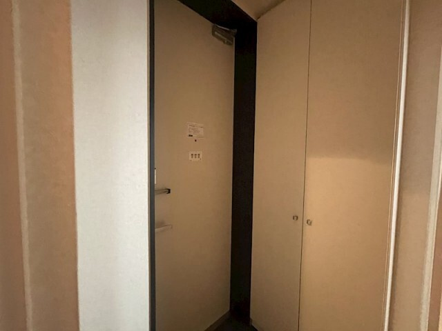 メゾンローリエの玄関