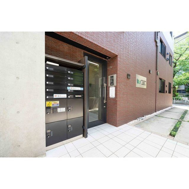 ウェルスクエアイズム都立大学のエントランス