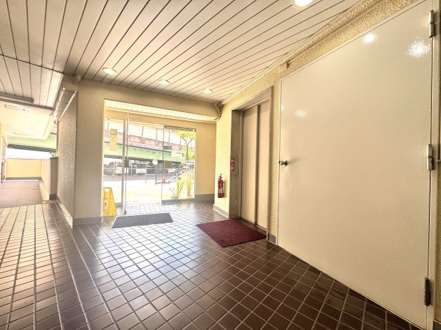 ライオンズマンション西新井のロビー|ドキドキの新生活も、安心してスタート。ぴったりの住まいを見つけませんか？クランディアが一緒に住まい選びをサポートします‼　まずは、お気軽にお問合せください　＃クランディア