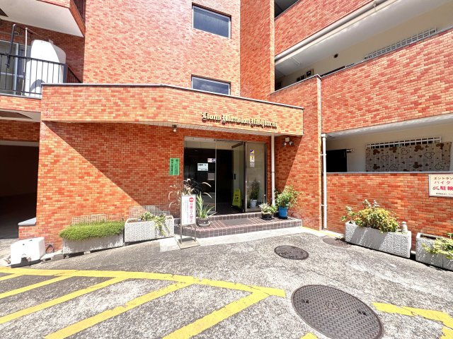 ライオンズマンション西新井のエントランス|ドキドキの新生活も、安心してスタート。ぴったりの住まいを見つけませんか？クランディアが一緒に住まい選びをサポートします‼　まずは、お気軽にお問合せください　＃クランディア