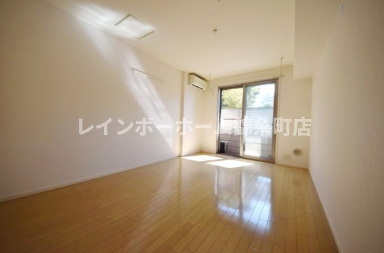 Maisond or KAMEARI WESTの居間・リビング