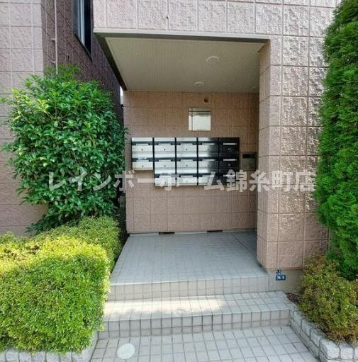Maisond or KAMEARI WESTのエントランス