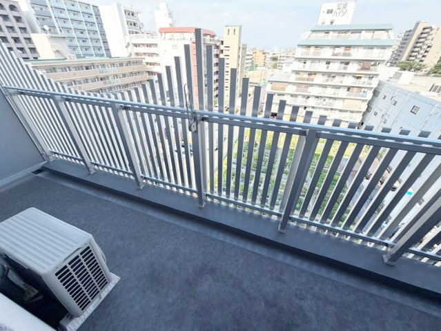 TOPAZ江坂のバルコニー