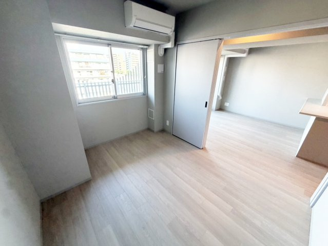 TOPAZ江坂の居間・リビング